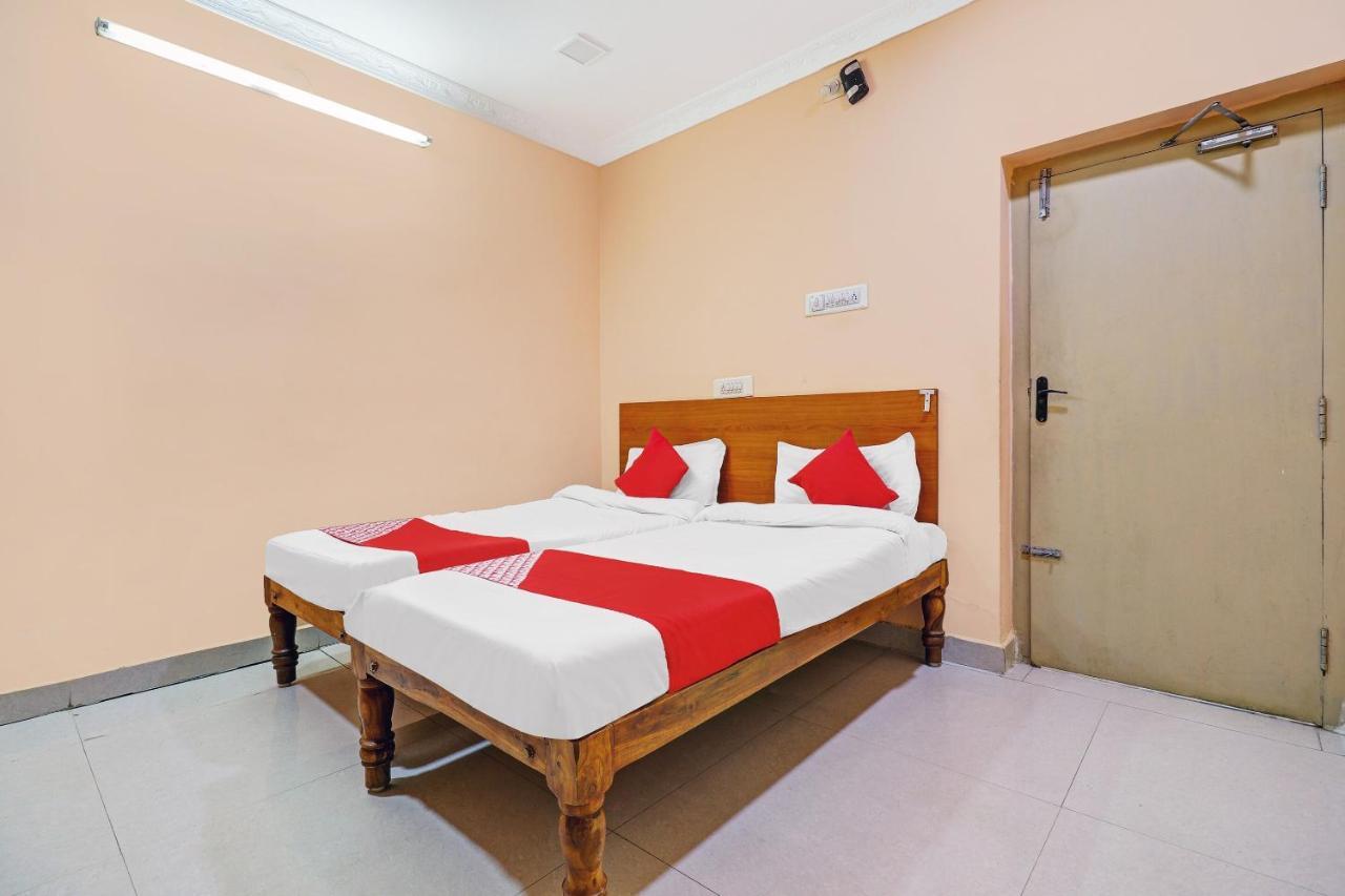 Oyo 81409 Hotel Sivajothi Тутикорин Екстериор снимка