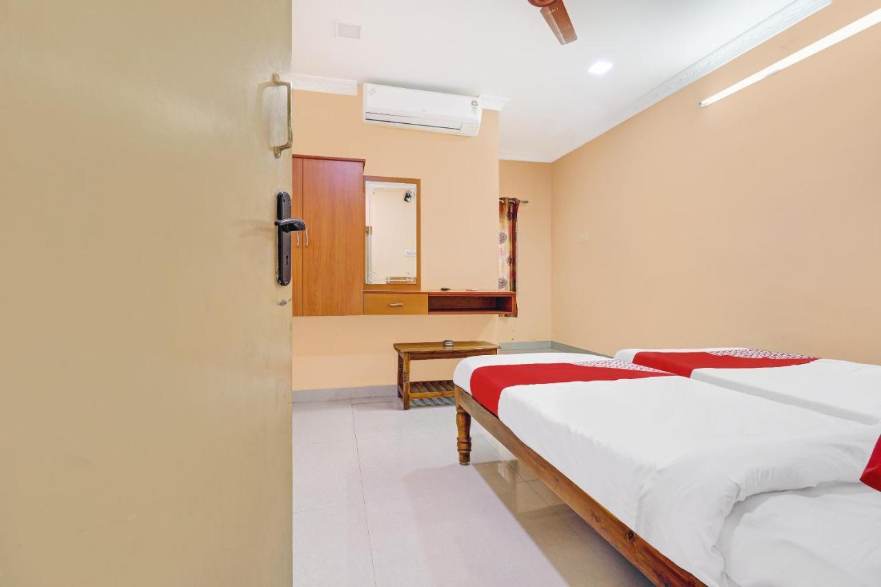 Oyo 81409 Hotel Sivajothi Тутикорин Екстериор снимка
