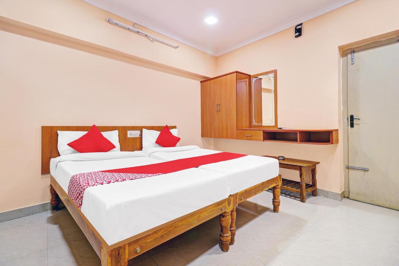 Oyo 81409 Hotel Sivajothi Тутикорин Екстериор снимка