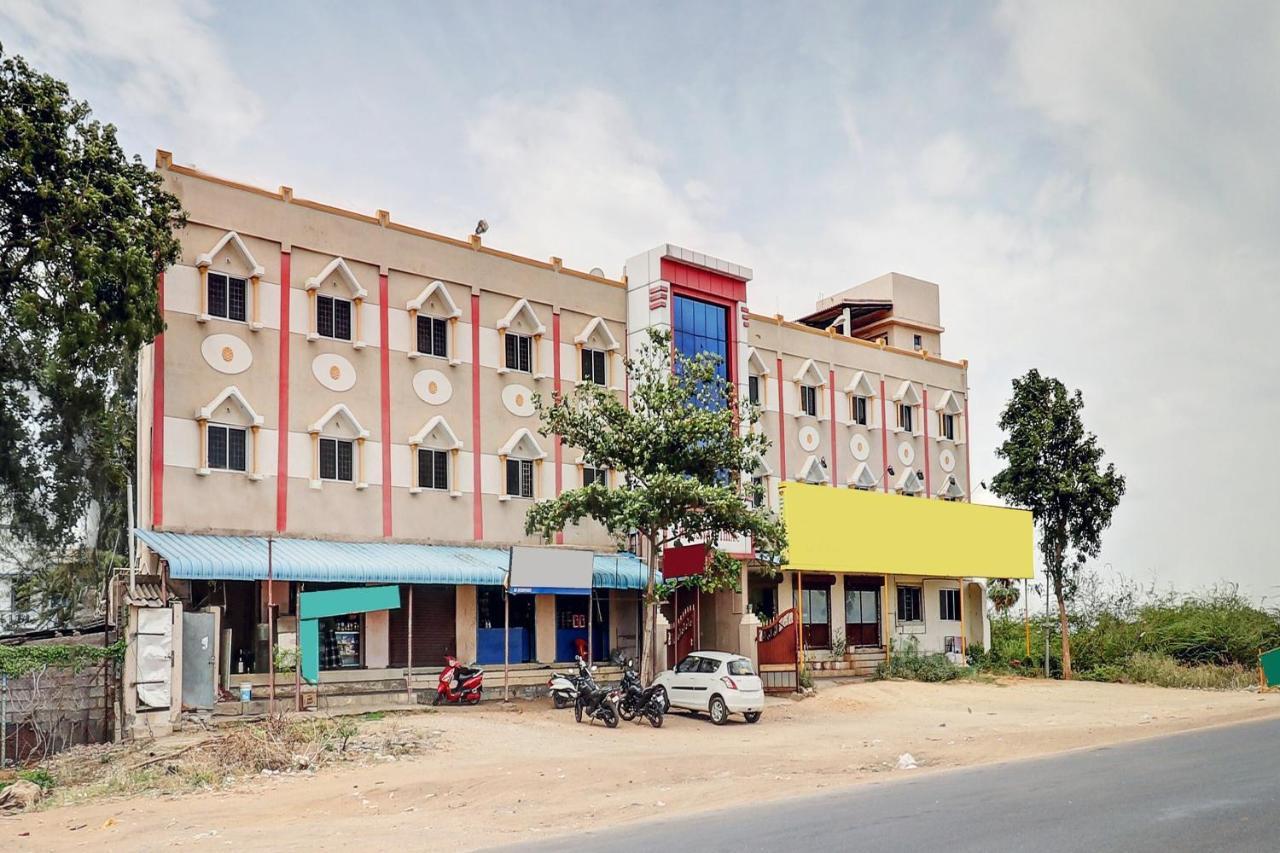 Oyo 81409 Hotel Sivajothi Тутикорин Екстериор снимка
